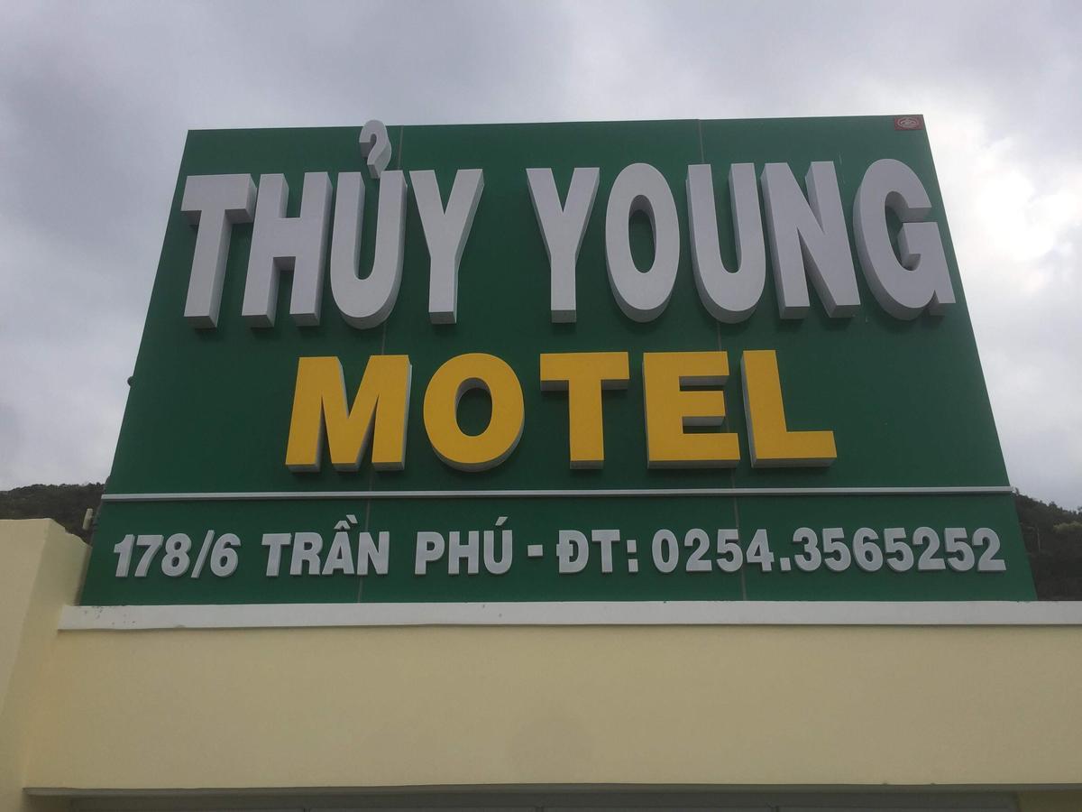 Отель Khach San Thuy Young Вунгтау Экстерьер фото