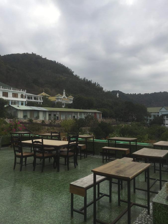Отель Khach San Thuy Young Вунгтау Экстерьер фото